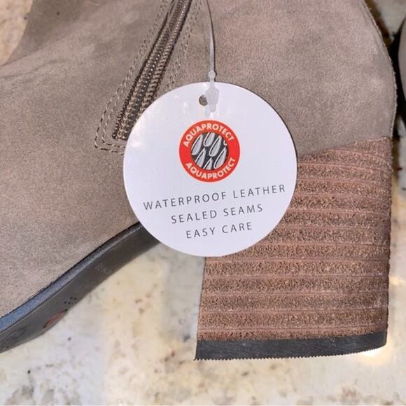 NWT $129 BLONDO Samara Waterproof Suede Boot Bootie Womens 9 No Box - Picture 4 of 12